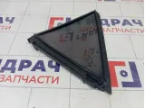 Стекло двери задней правой Toyota Corolla 6812302330