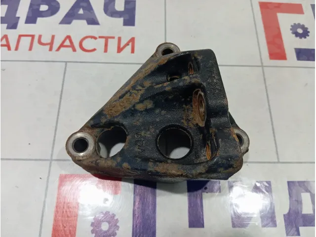 Кронштейн двигателя правый Toyota Corolla 1231537030