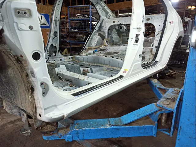 Порог со стойкой левый Toyota Corolla