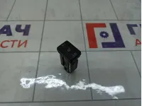 Кнопка обогрева сидений левая Toyota Corolla 8475112110