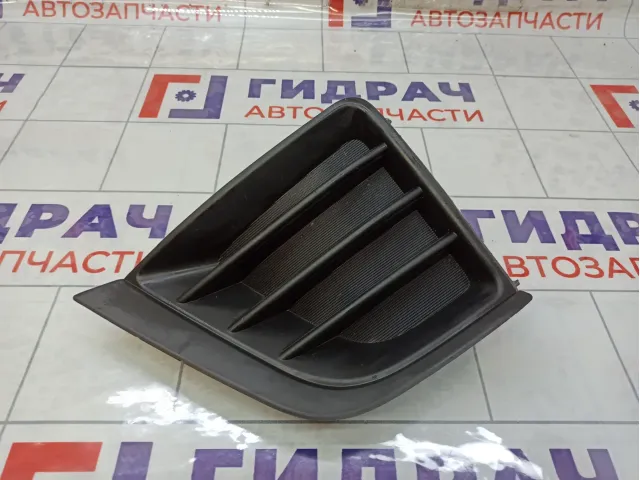 Заглушка бампера переднего левого Toyota Corolla 8148202360