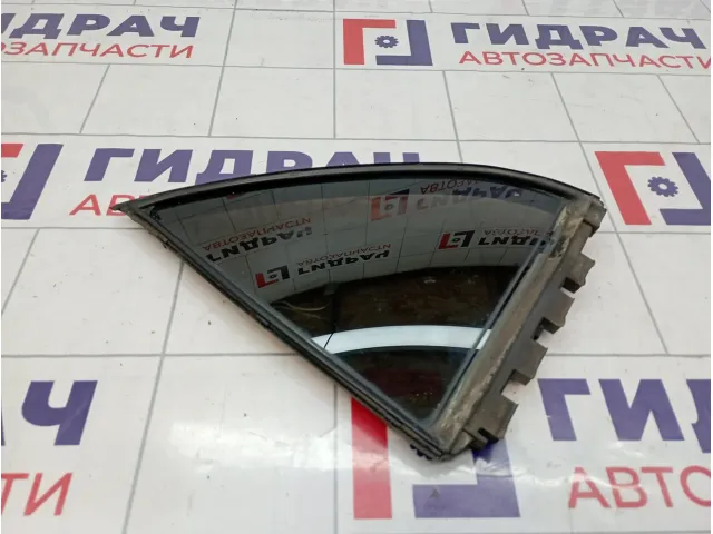 Стекло кузовное глухое левое Toyota Corolla (E120) 68124-12730