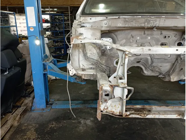 Лонжерон передний правый Toyota Corolla (E120)