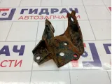 Кронштейн опоры двигателя левый Toyota Corolla (E120) 12325-22140