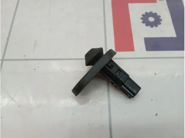 Выключатель концевой Toyota Corolla (E120) 84231-60070