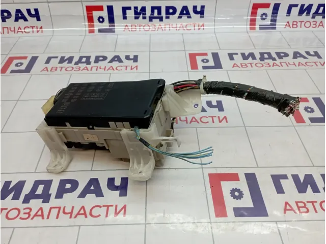 Блок предохранителей Toyota Corolla (E120) 82730-12140
