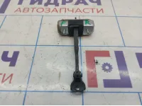 Ограничитель двери передней правой Toyota Corolla (E150) 68610-12200