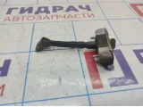 Ограничитель двери передней правой Toyota Corolla (E150) 68610-12200