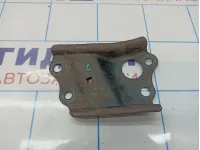 Кронштейн передней балки левый Toyota Corolla (E150) 52256-12010