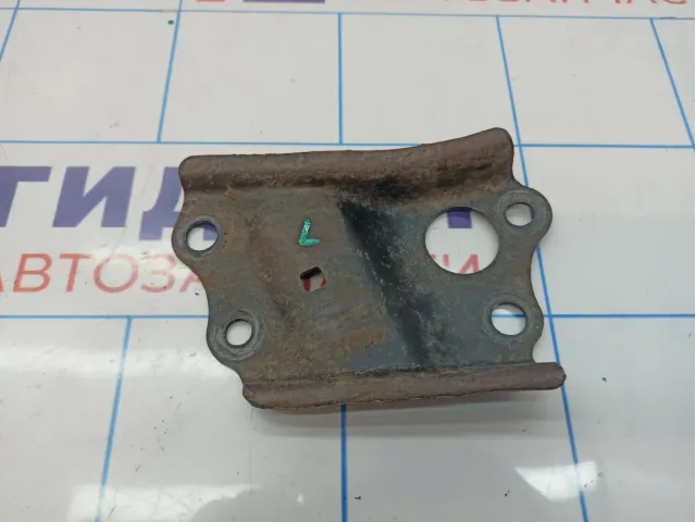 Кронштейн передней балки левый Toyota Corolla (E150) 52256-12010