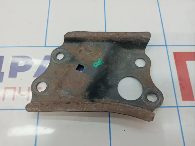 Кронштейн передней балки правый Toyota Corolla (E150) 52255-12010