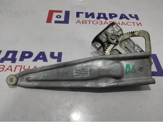 Стеклоподъемник механ. задний левый Toyota Corolla (E180) 69840-02520.