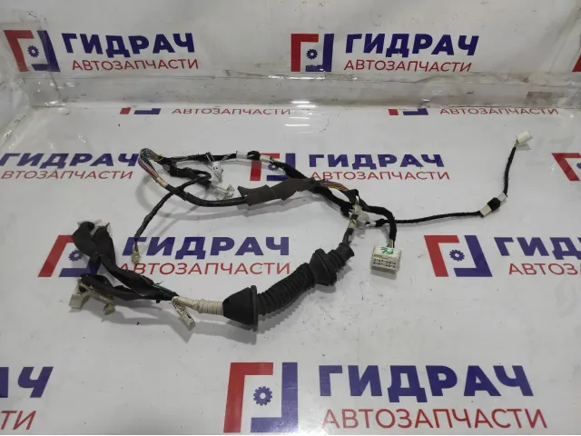 Проводка (коса) двери передней левой Toyota Corolla (E180) 82152-0Z500.