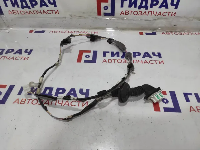 Проводка (коса) двери задней правой Toyota Corolla (E180) 82153-02B60.