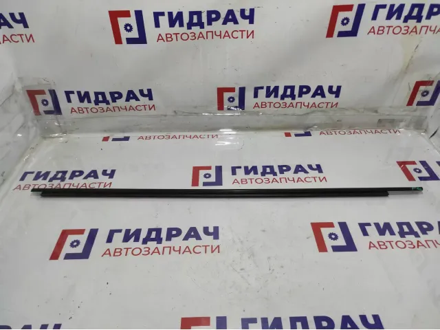 Накладка стекла переднего левого Toyota Corolla (E180) 75720-02320. Царапины.