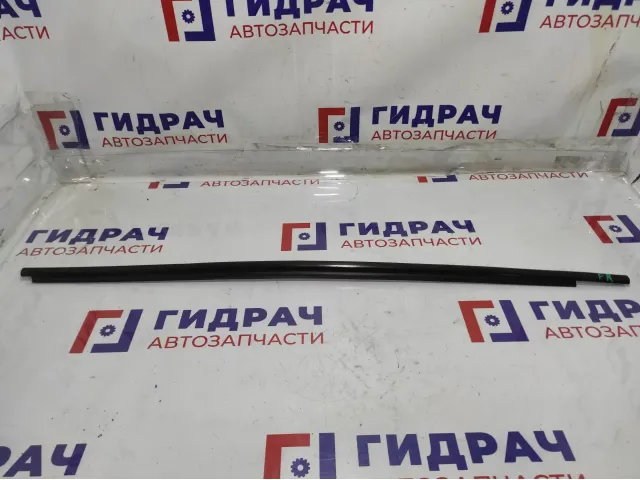 Накладка стекла переднего правого Toyota Corolla (E180) 75710-02320. Царапины.