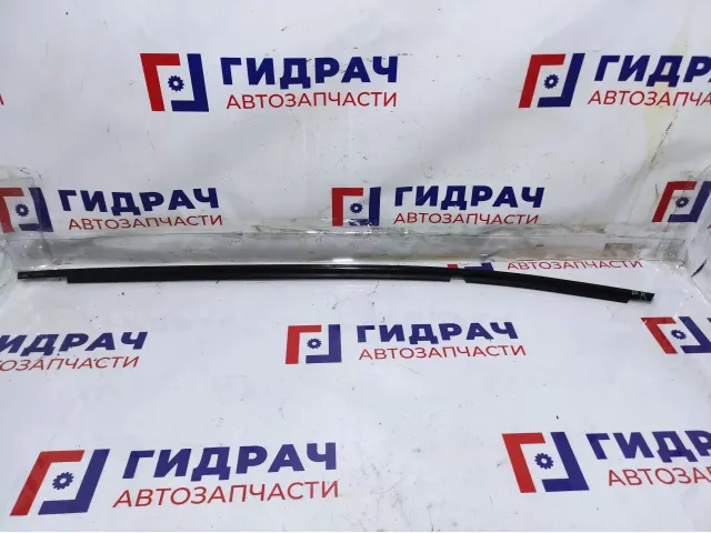 Накладка стекла заднего правого Toyota Corolla (E180) 75730-02300. Царапины.