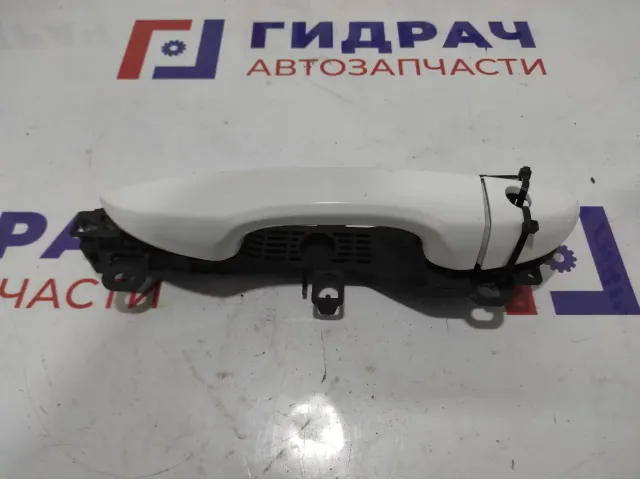 Ручка двери передней наружная левая Toyota Corolla (E180) 69212-02900. Царапины.