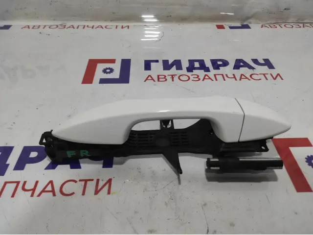 Ручка двери передней наружная правая Toyota Corolla (E180) 69211-02925. Царапины.