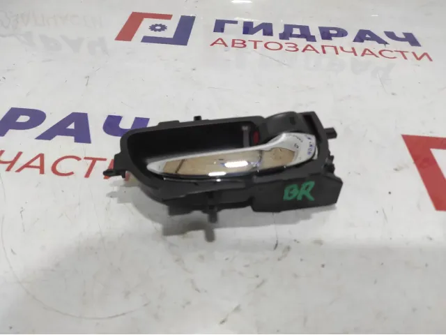 Ручка двери внутренняя задняя правая Toyota Corolla (E180) 69205-0D200-C0. Царапины.