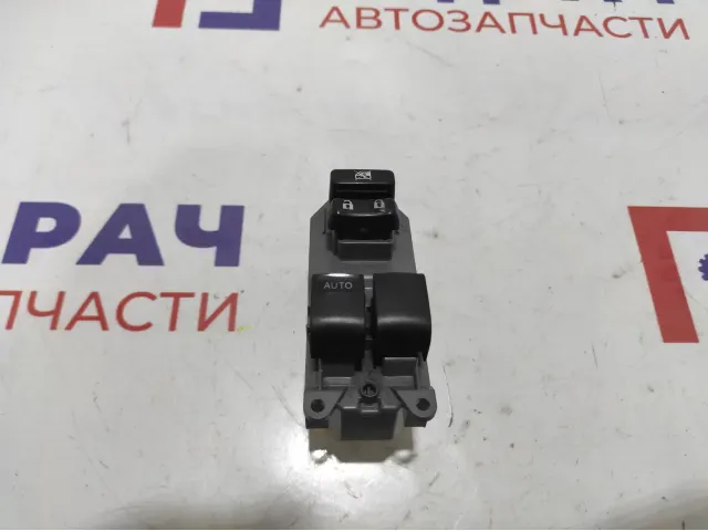 Блок управления стеклоподъемниками Toyota Corolla (E180) 84820-02340.
