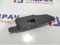 Накладка кнопки стеклоподъемника правая Toyota Corolla (E180) 74231-02D10.