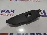Накладка кнопки стеклоподъемника правая Toyota Corolla (E180) 74231-02D10.