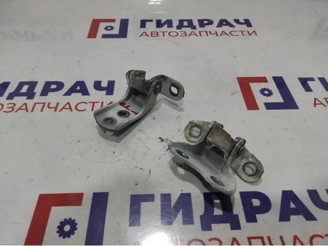 Петли двери передней левой Toyota Corolla (E180) . Комплект.