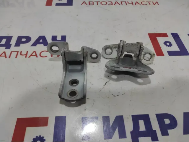 Петли двери передней правой Toyota Corolla (E180) . Комплект.