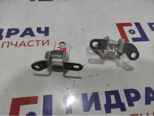 Петли двери задней левой Toyota Corolla (E180) . Комплект.