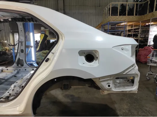 Крыло заднее левое Toyota Corolla (E180) 61602-02420.