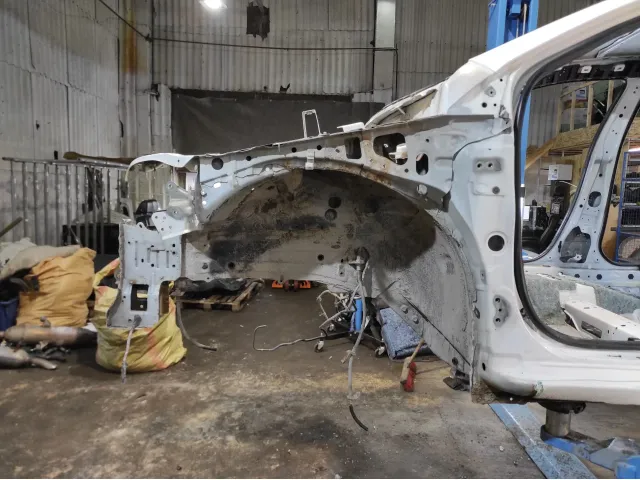 Лонжерон передний левый Toyota Corolla (E180) . Коррозия.