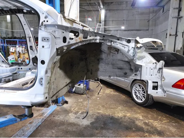 Лонжерон передний правый Toyota Corolla (E180) . Коррозия.