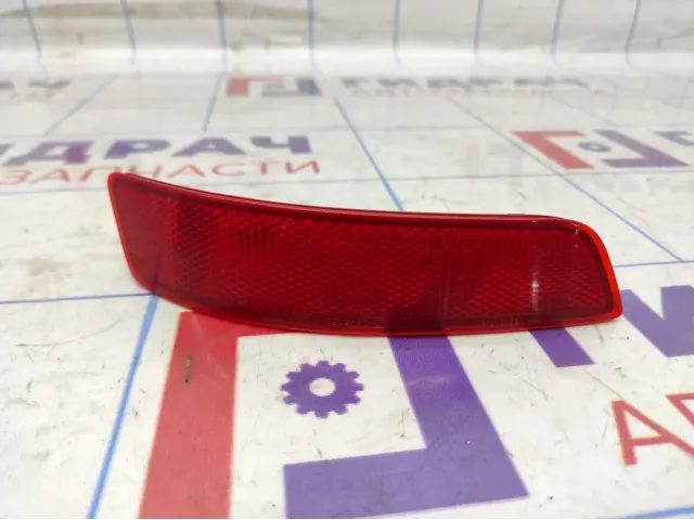 Отражатель бампера задний правый Toyota Corolla (E180) 81910-02250.