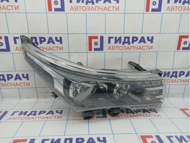 Фара правая Toyota Corolla (E180) 81130-02E70.