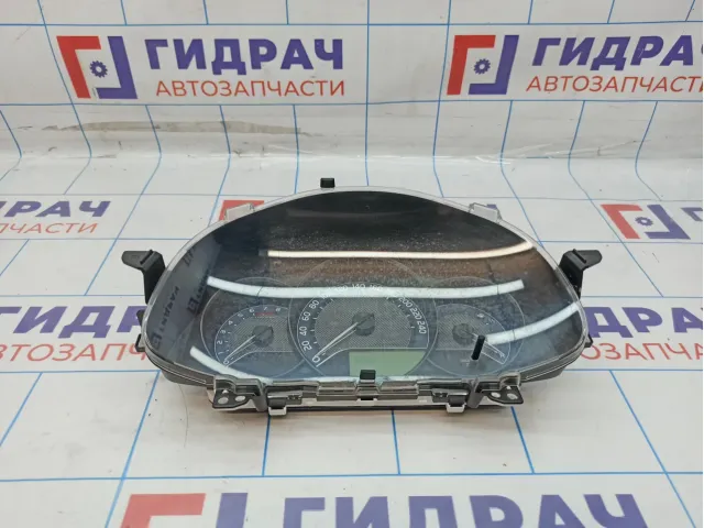 Панель приборов Toyota Corolla (E180) 83800-F2780. Царапины.