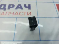 Кнопка обогрева сидений правая Toyota Corolla (E180) 84751-12100.