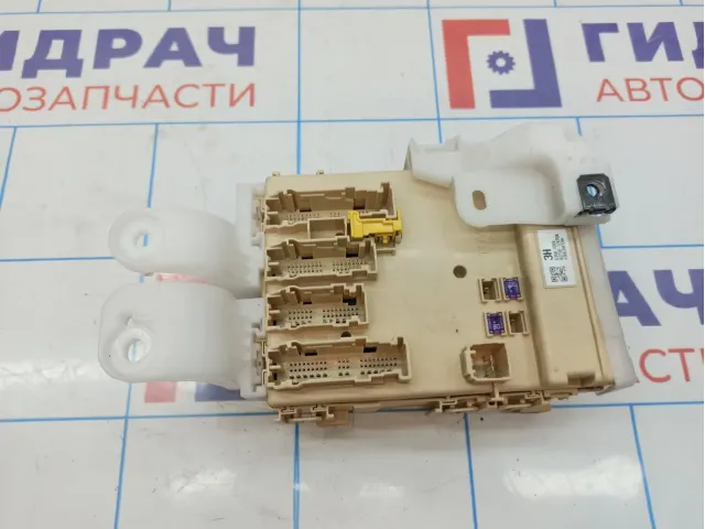 Блок предохранителей салонный Toyota Corolla (E180) 82730-12X70.