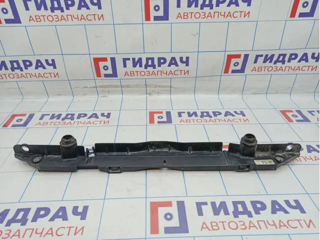 Кронштейн радиатора нижний Toyota Corolla (E180) .