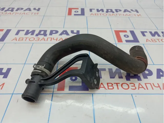 Патрубок радиатора верхний Toyota Corolla (E180) 16573-0T070.