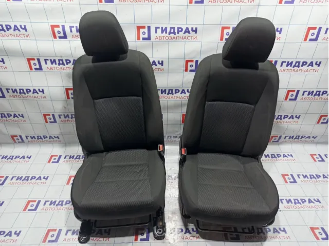 Комплект сидений Toyota Corolla (E180) .