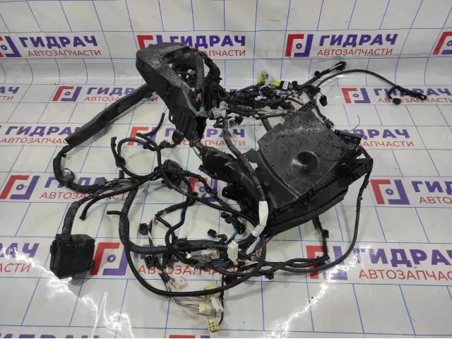 Проводка (коса) подкапотная Toyota Corolla (E180) 821160ZJ01. С блоком предохранителей.