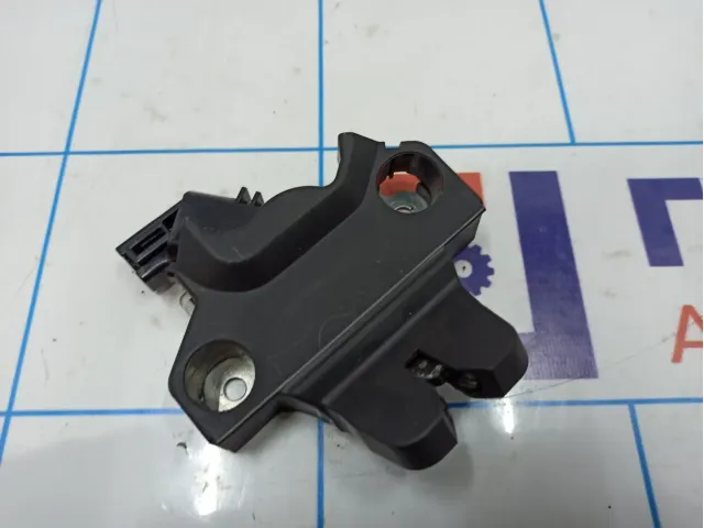 Замок багажника Toyota Corolla (E180) 6460002071.