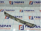 Накладка крышки багажника Toyota Corolla (E180) 76801-02A80. Дефект хрома.