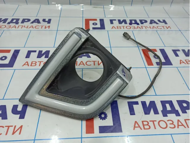 Накладка противотуманной фары левая Toyota Corolla (E180) . С ДХО. Аналог.