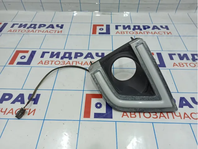 Накладка противотуманной фары правая Toyota Corolla (E180) . С ДХО. Аналог.