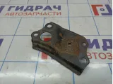 Кронштейн передней балки правый Toyota Corolla (E180) 52255-02010.