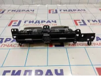 Дефлектор воздушный центральный Toyota Corolla E18 5567002400.