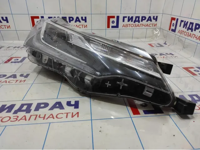 Фара правая Toyota Corolla E18 8111002L70.