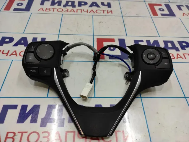 Блок кнопок в рулевое колесо Toyota Corolla E18 8425002690C1.